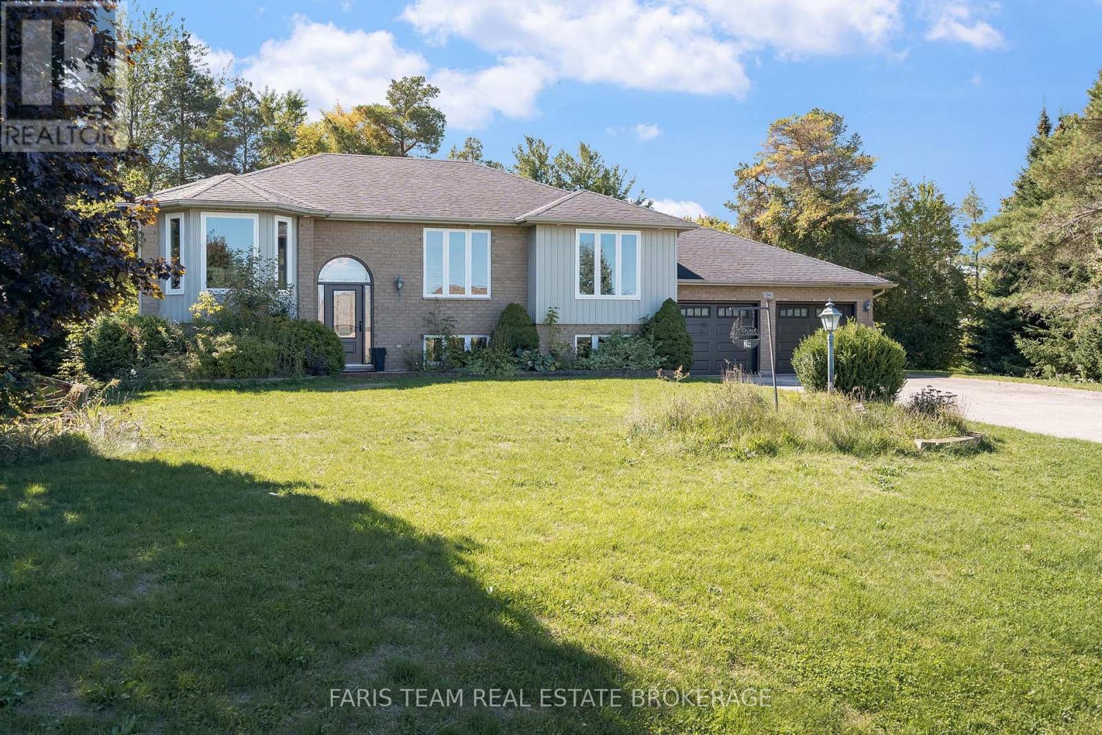 24 Parr Boulevard, Springwater, Ontario  L0M 1T2 - Photo 3 - S12421188