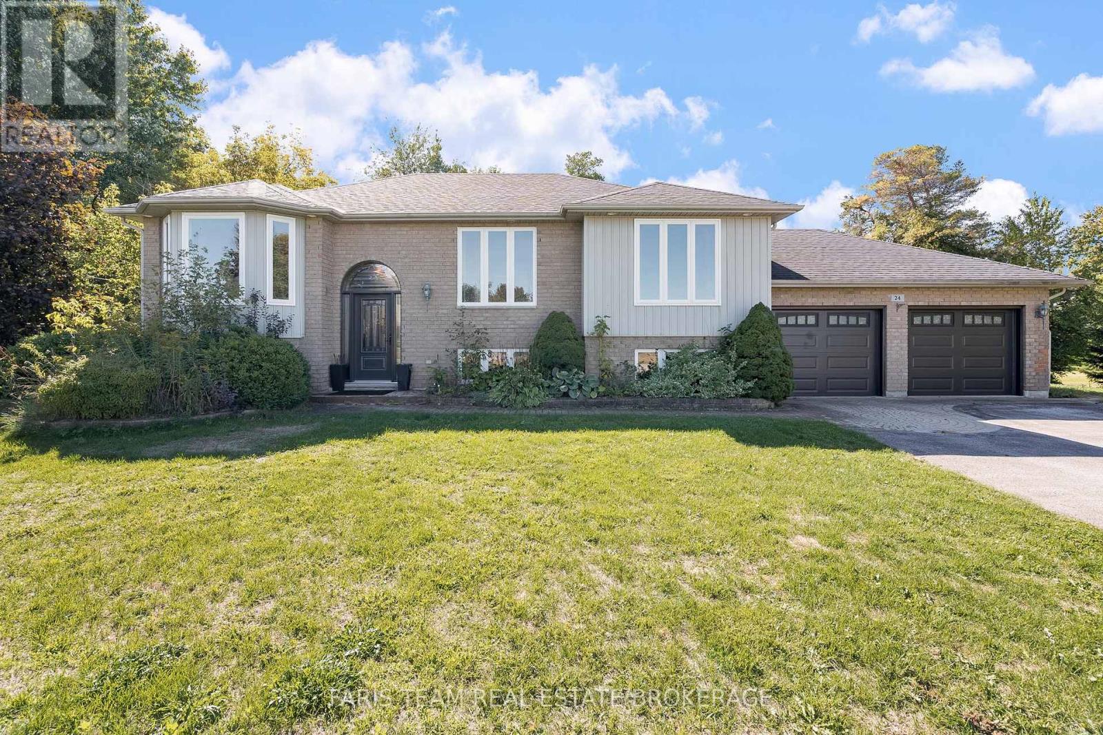 24 Parr Boulevard, Springwater, Ontario  L0M 1T2 - Photo 4 - S12421188