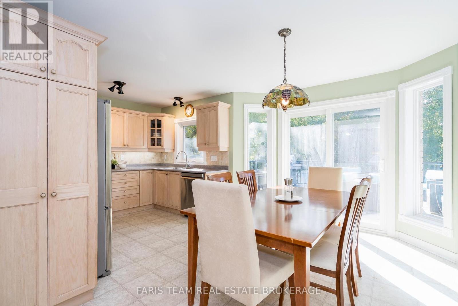 24 Parr Boulevard, Springwater, Ontario  L0M 1T2 - Photo 5 - S12421188