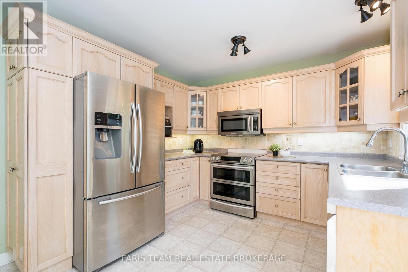 24 Parr Boulevard, Springwater, Ontario  L0M 1T2 - Photo 6 - S12421188
