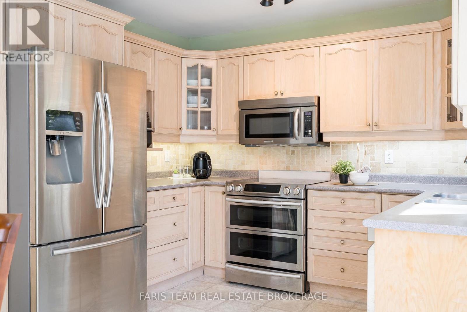 24 Parr Boulevard, Springwater, Ontario  L0M 1T2 - Photo 7 - S12421188