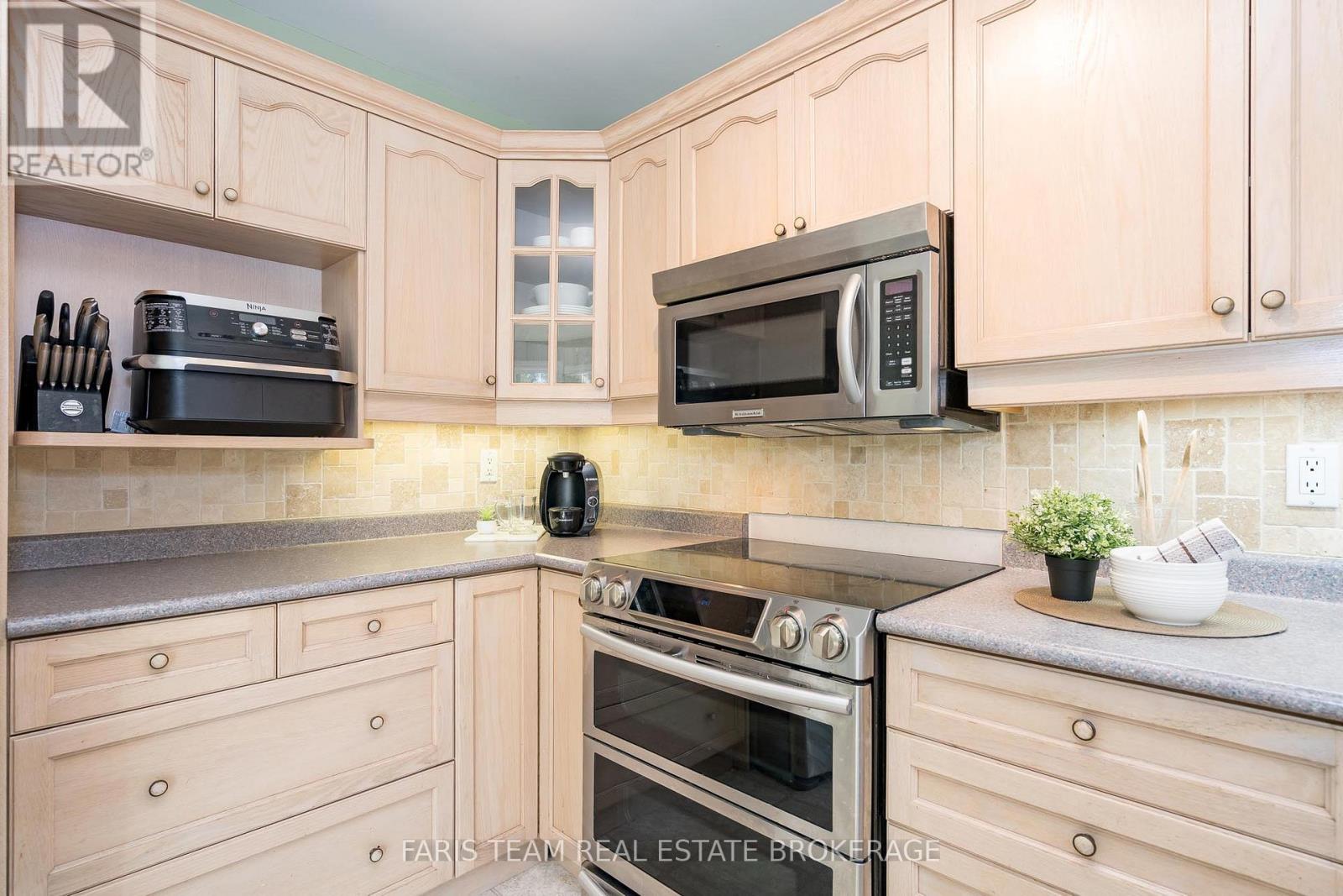 24 Parr Boulevard, Springwater, Ontario  L0M 1T2 - Photo 8 - S12421188