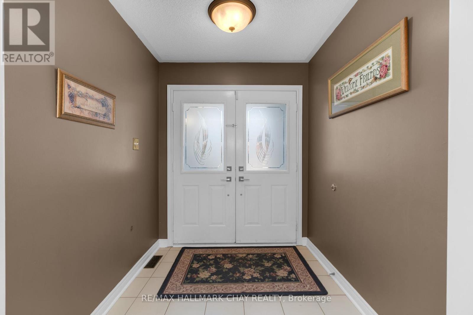 82 Bishop Drive, Barrie, Ontario  L4N 7P4 - Photo 3 - S12421251