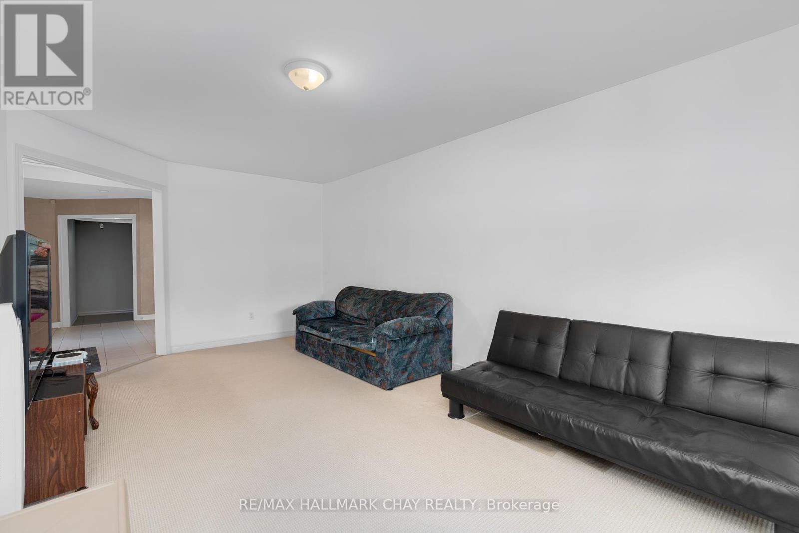 82 Bishop Drive, Barrie, Ontario  L4N 7P4 - Photo 5 - S12421251