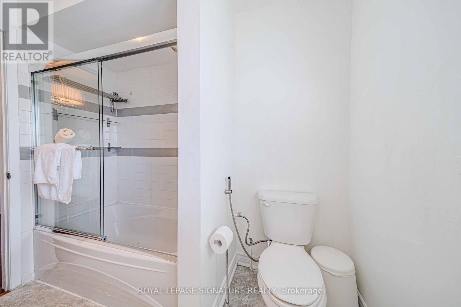 2 Summertime Court, Brampton, Ontario  L6Z 2B4 - Photo 19 - W12421223