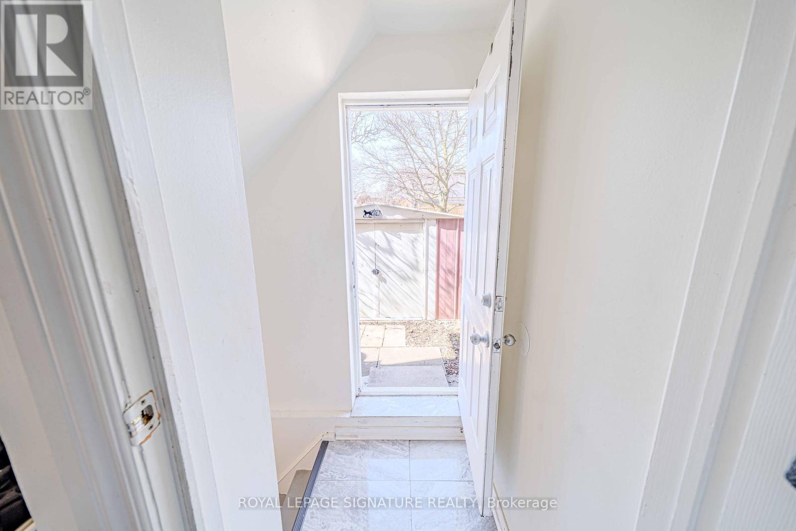 2 Summertime Court, Brampton, Ontario  L6Z 2B4 - Photo 21 - W12421223