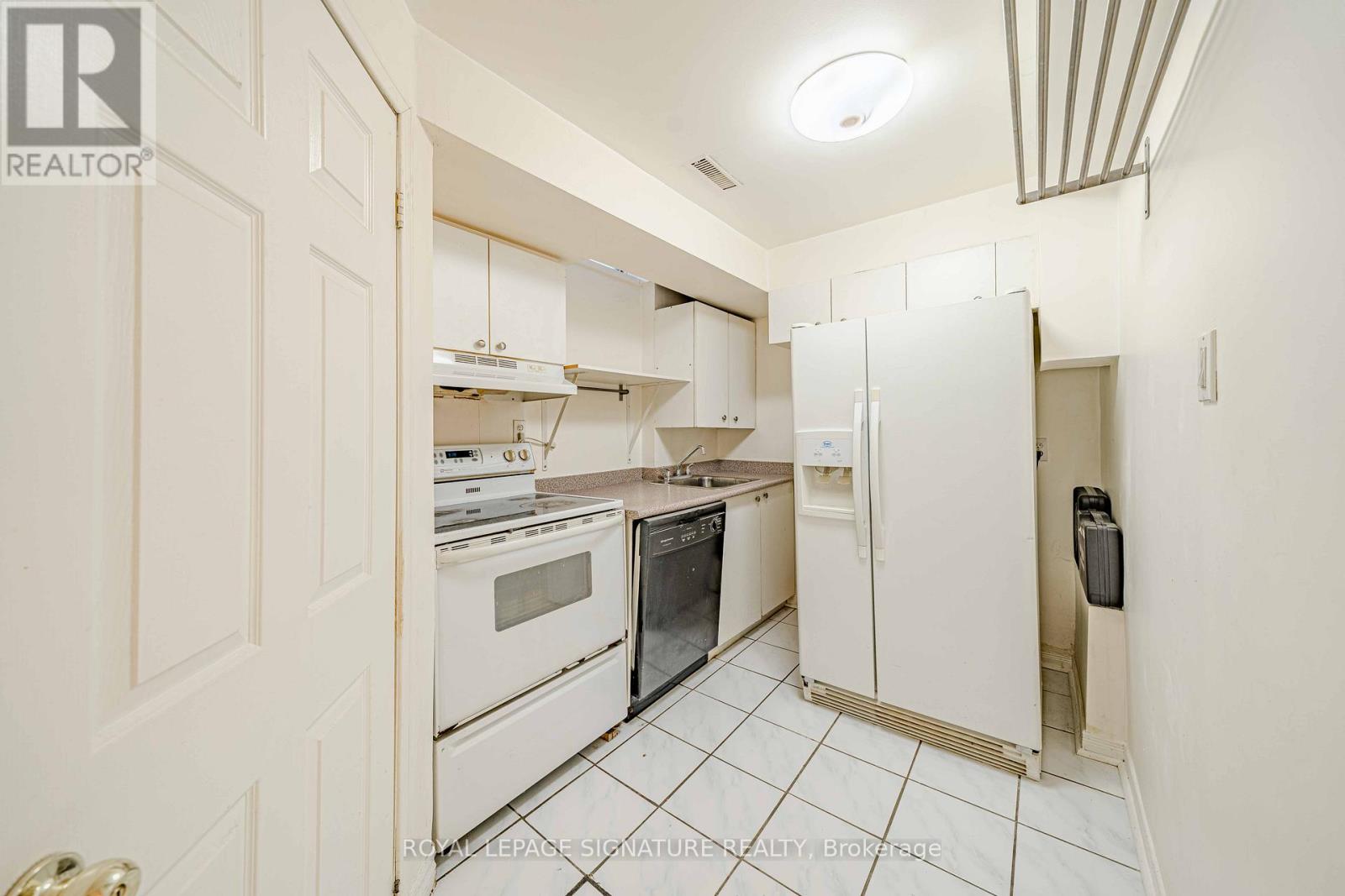 2 Summertime Court, Brampton, Ontario  L6Z 2B4 - Photo 23 - W12421223