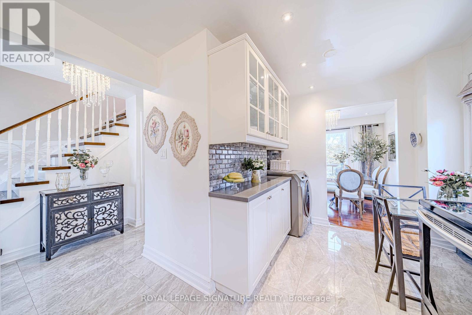 2 Summertime Court, Brampton, Ontario  L6Z 2B4 - Photo 8 - W12421223