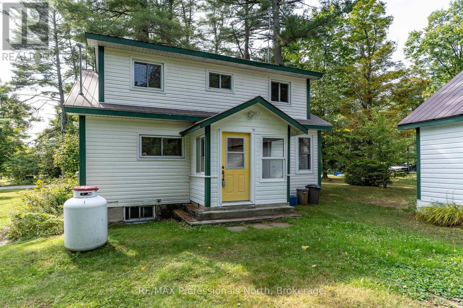 49 Beach Road, Huntsville, Ontario  P0B 1M0 - Photo 43 - X12375856