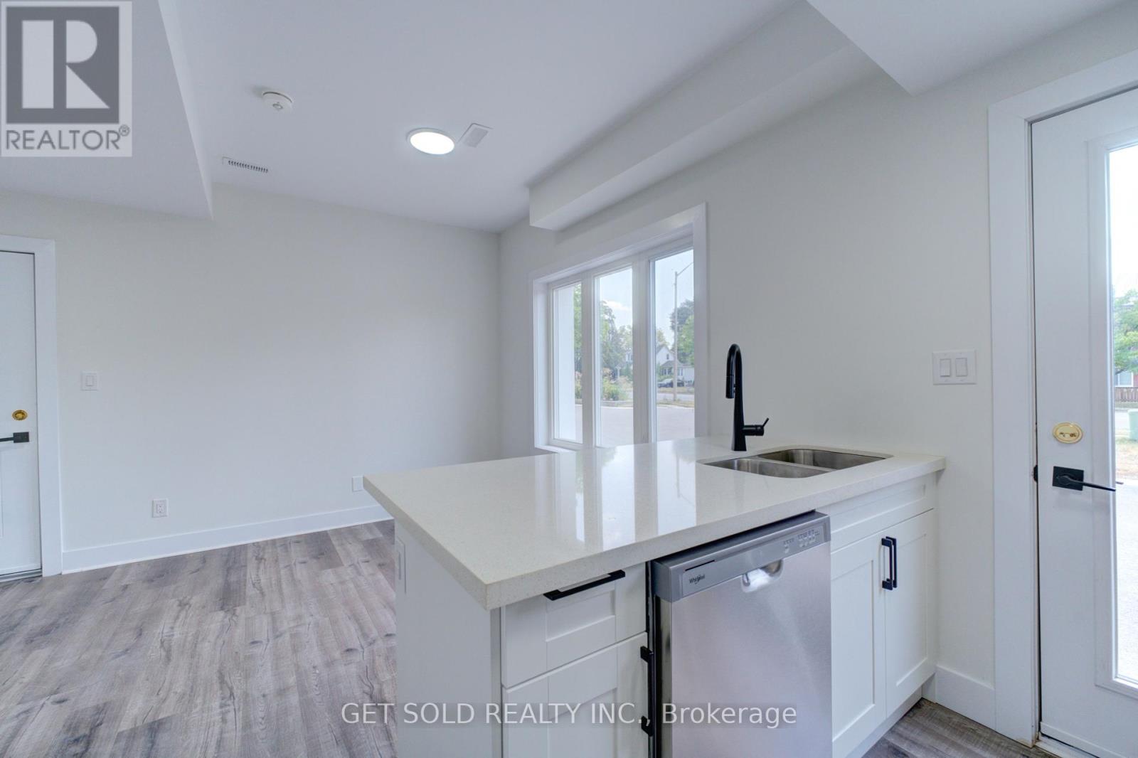 6 - 6701 Thorold Stone Road, Niagara Falls, Ontario  L2J 1B3 - Photo 9 - X12421225