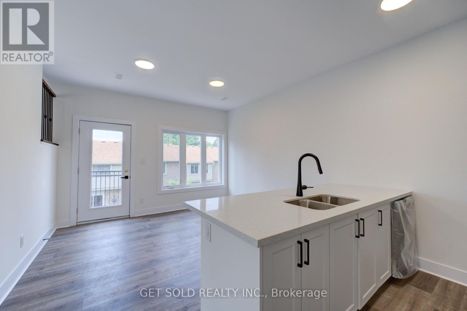 9 - 6701 Thorold Stone Road, Niagara Falls, Ontario  L2J 1B3 - Photo 8 - X12421243