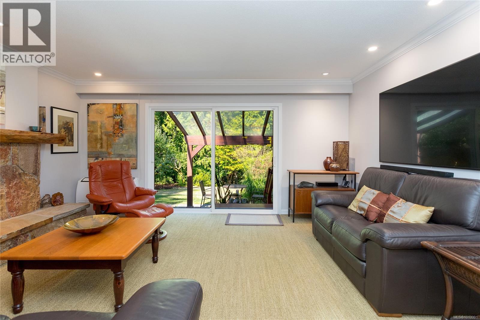 Property at 1215 Braithwaite Dr image 3