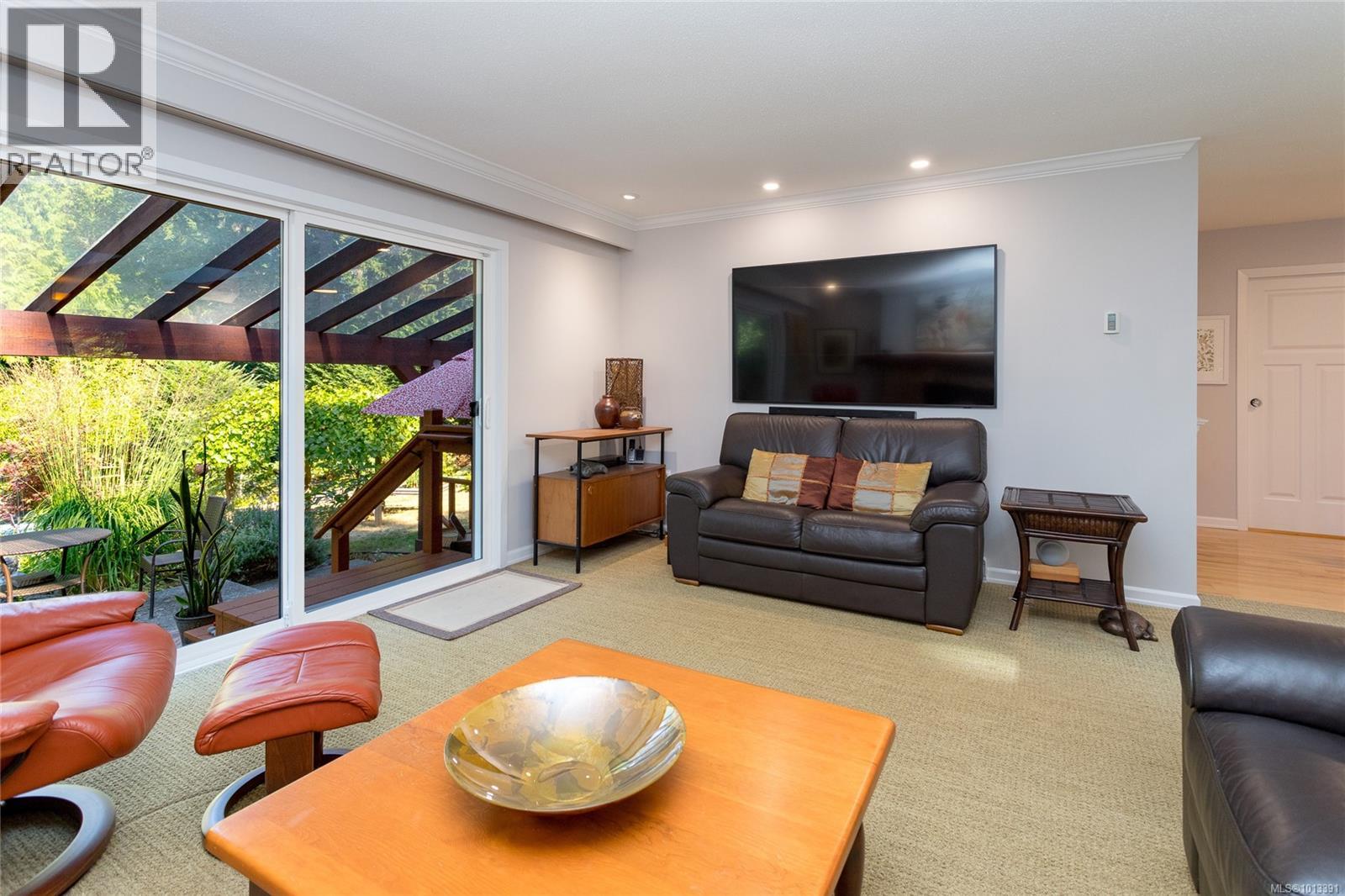 Property at 1215 Braithwaite Dr image 4