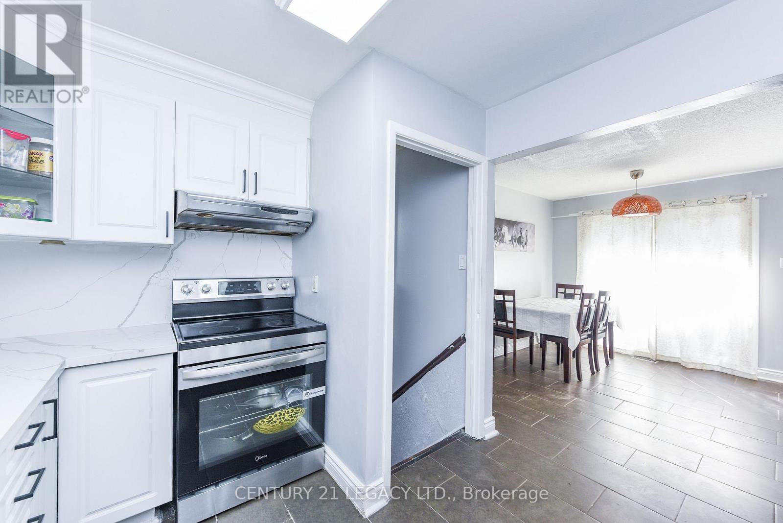 11 Bruce Beer Drive, Brampton, Ontario  L6V 2W7 - Photo 16 - W12421228