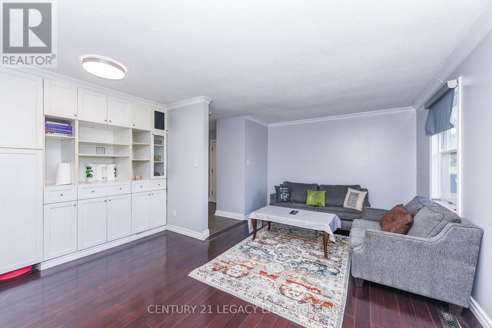 11 Bruce Beer Drive, Brampton, Ontario  L6V 2W7 - Photo 9 - W12421228