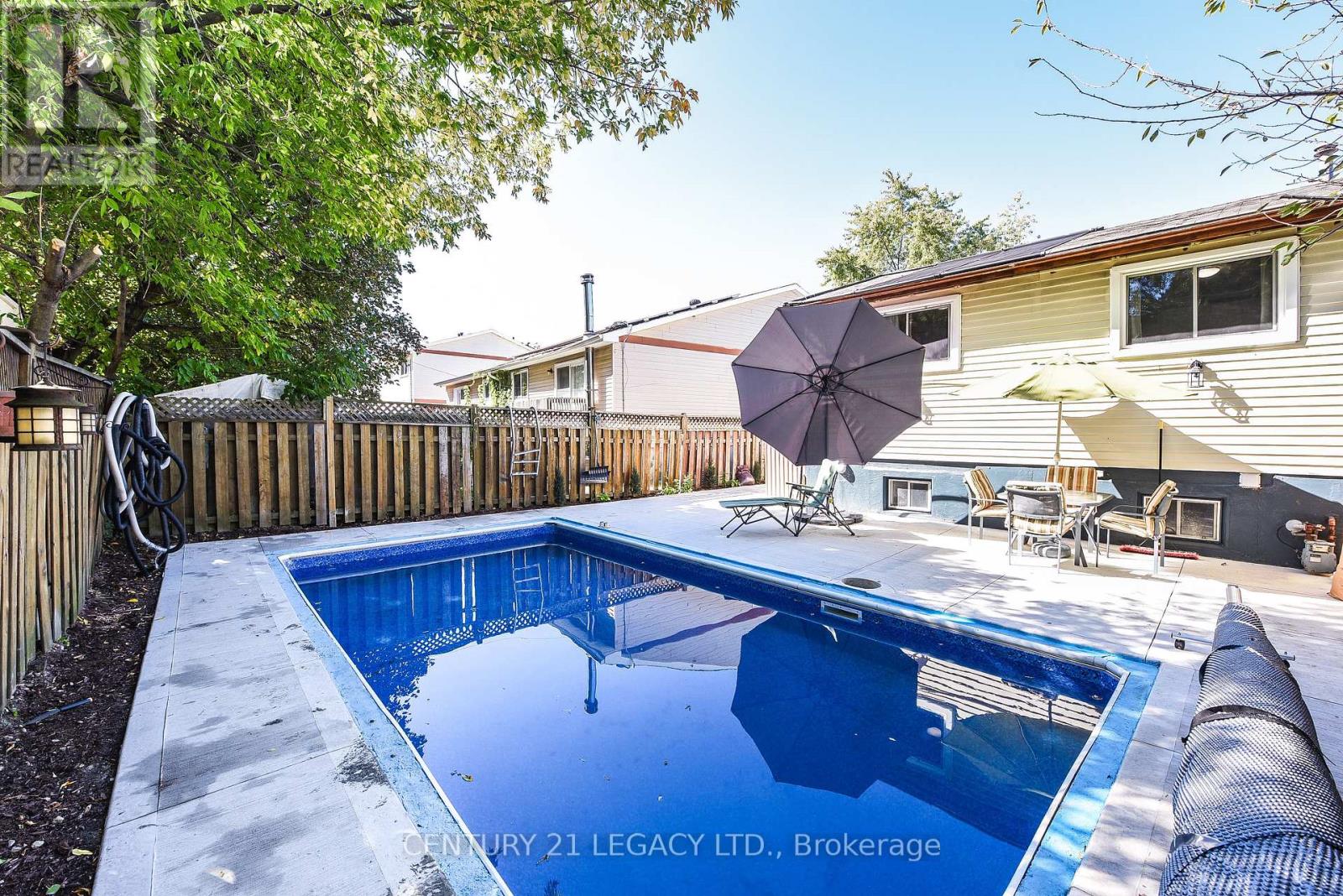 11 Bruce Beer Drive, Brampton, Ontario  L6V 2W7 - Photo 5 - W12421228