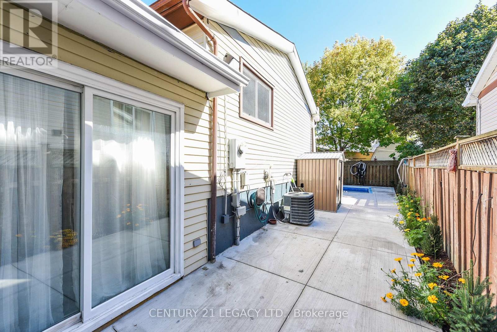 11 Bruce Beer Drive, Brampton, Ontario  L6V 2W7 - Photo 3 - W12421228