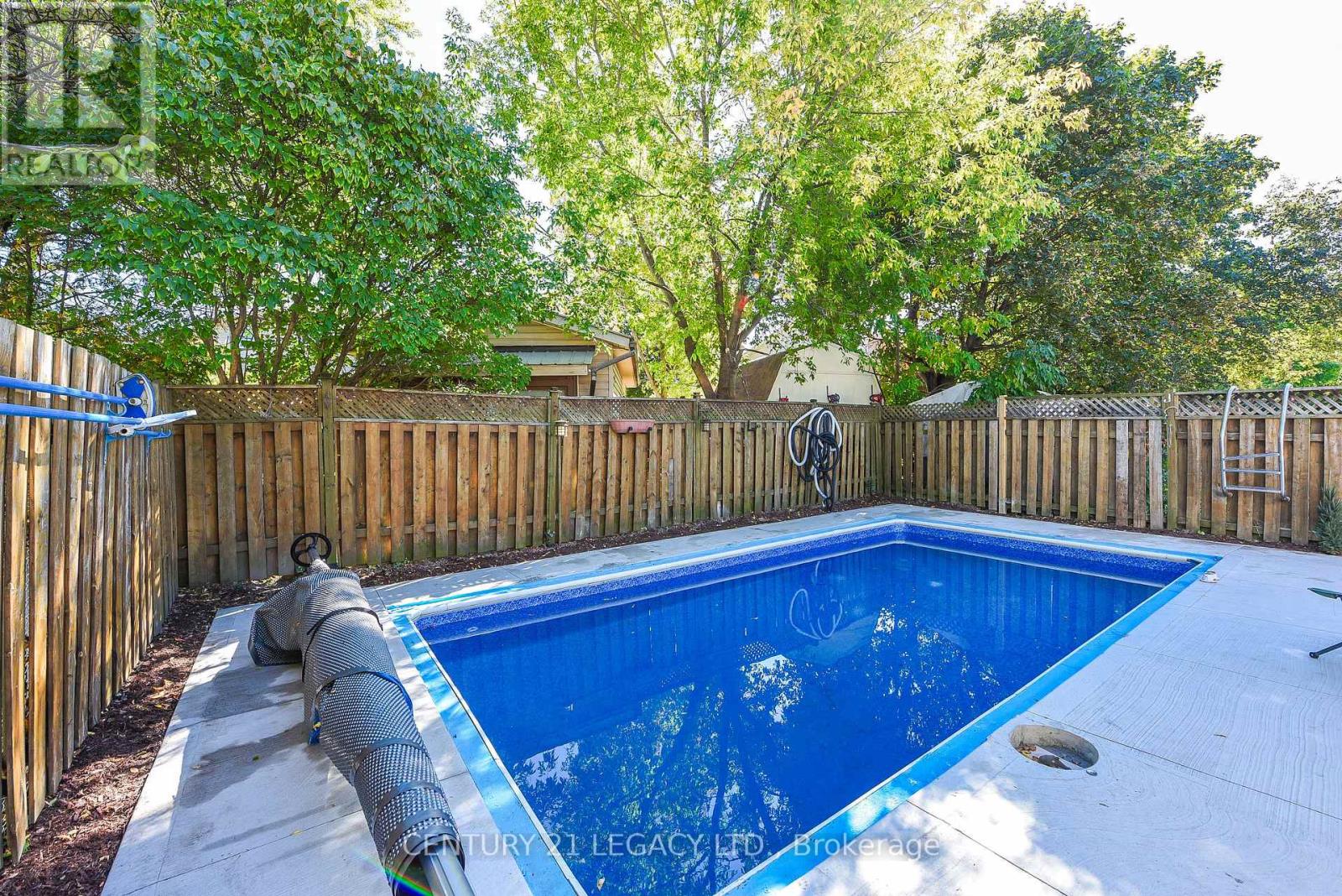 11 Bruce Beer Drive, Brampton, Ontario  L6V 2W7 - Photo 7 - W12421228