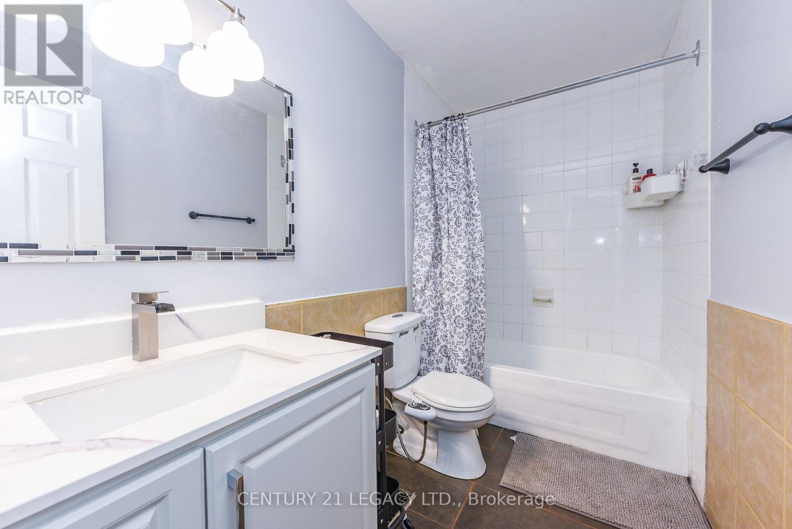 11 Bruce Beer Drive, Brampton, Ontario  L6V 2W7 - Photo 32 - W12421228