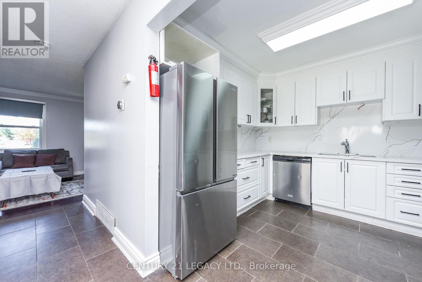 11 Bruce Beer Drive, Brampton, Ontario  L6V 2W7 - Photo 15 - W12421228