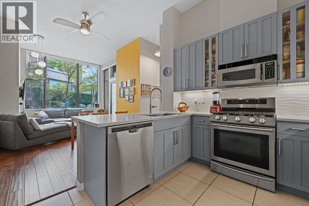 103 170 W 1ST STREET, North Vancouver, British Columbia