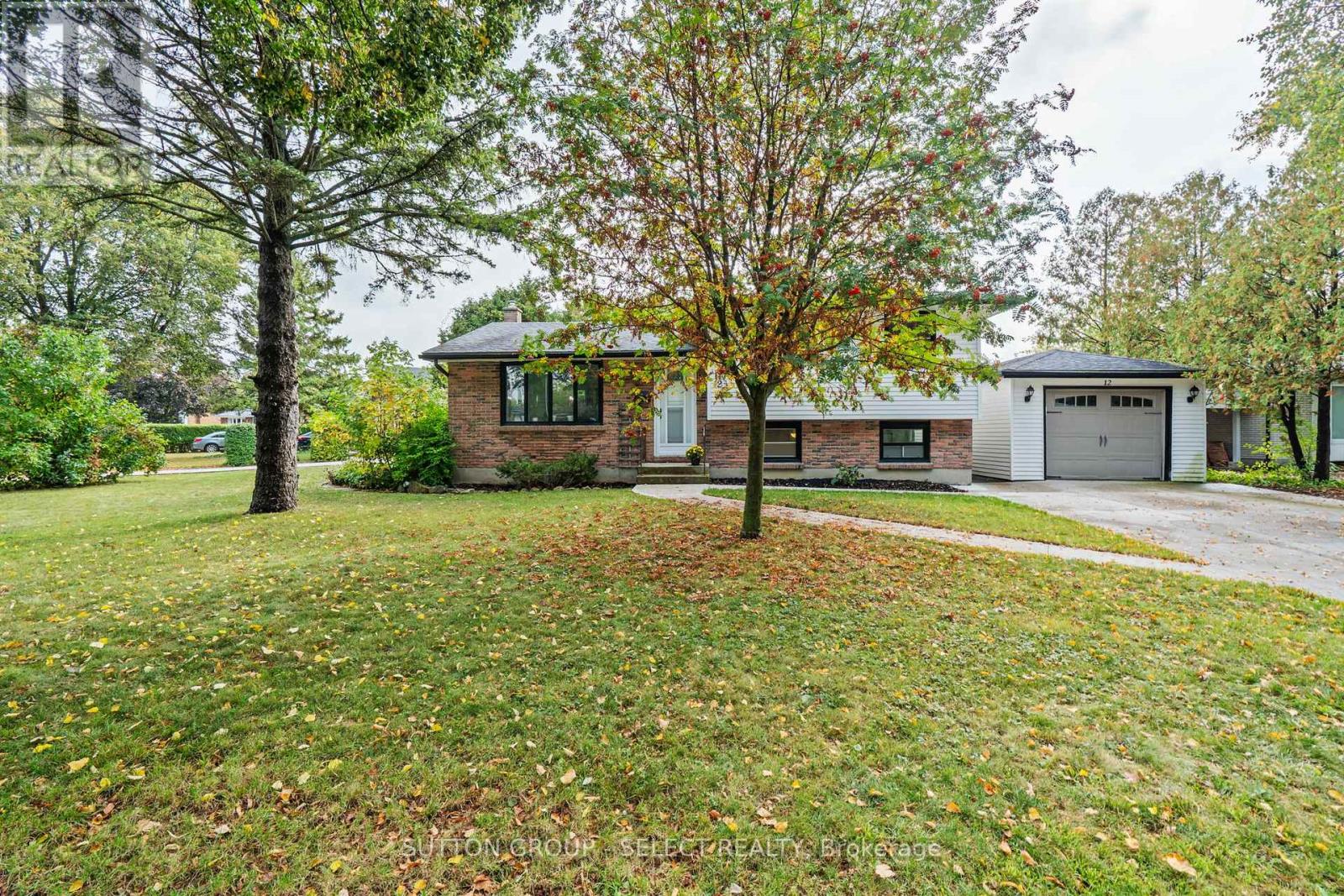 12 Kinburn Crescent, London South, Ontario  N6E 1J2 - Photo 3 - X12421439
