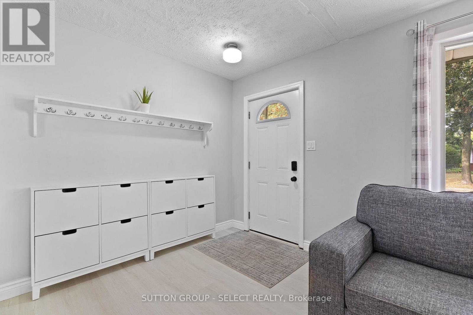 12 Kinburn Crescent, London South, Ontario  N6E 1J2 - Photo 6 - X12421439