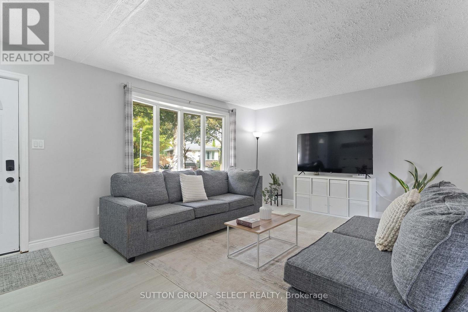 12 Kinburn Crescent, London South, Ontario  N6E 1J2 - Photo 9 - X12421439