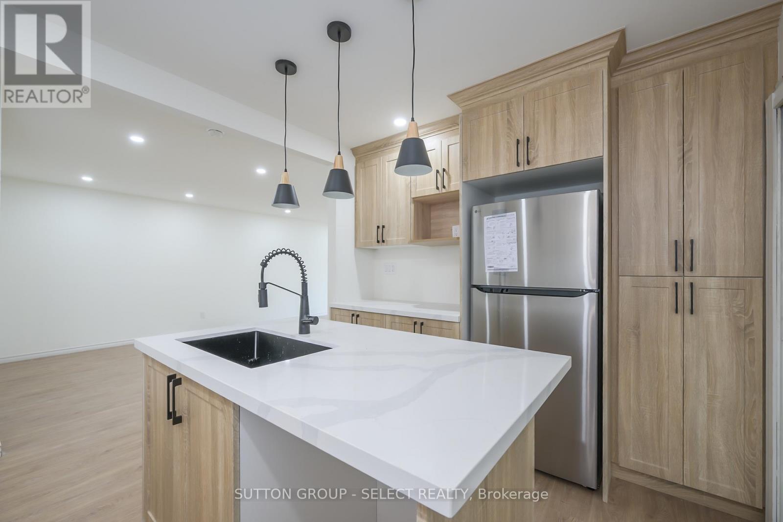 4 Aldersbrook Crescent, London North, Ontario  N6G 3R3 - Photo 10 - X12421502