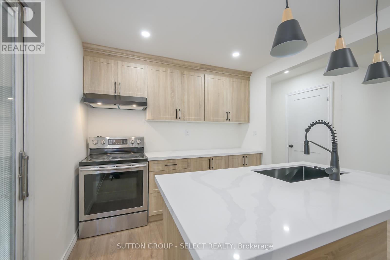 4 Aldersbrook Crescent, London North, Ontario  N6G 3R3 - Photo 11 - X12421502