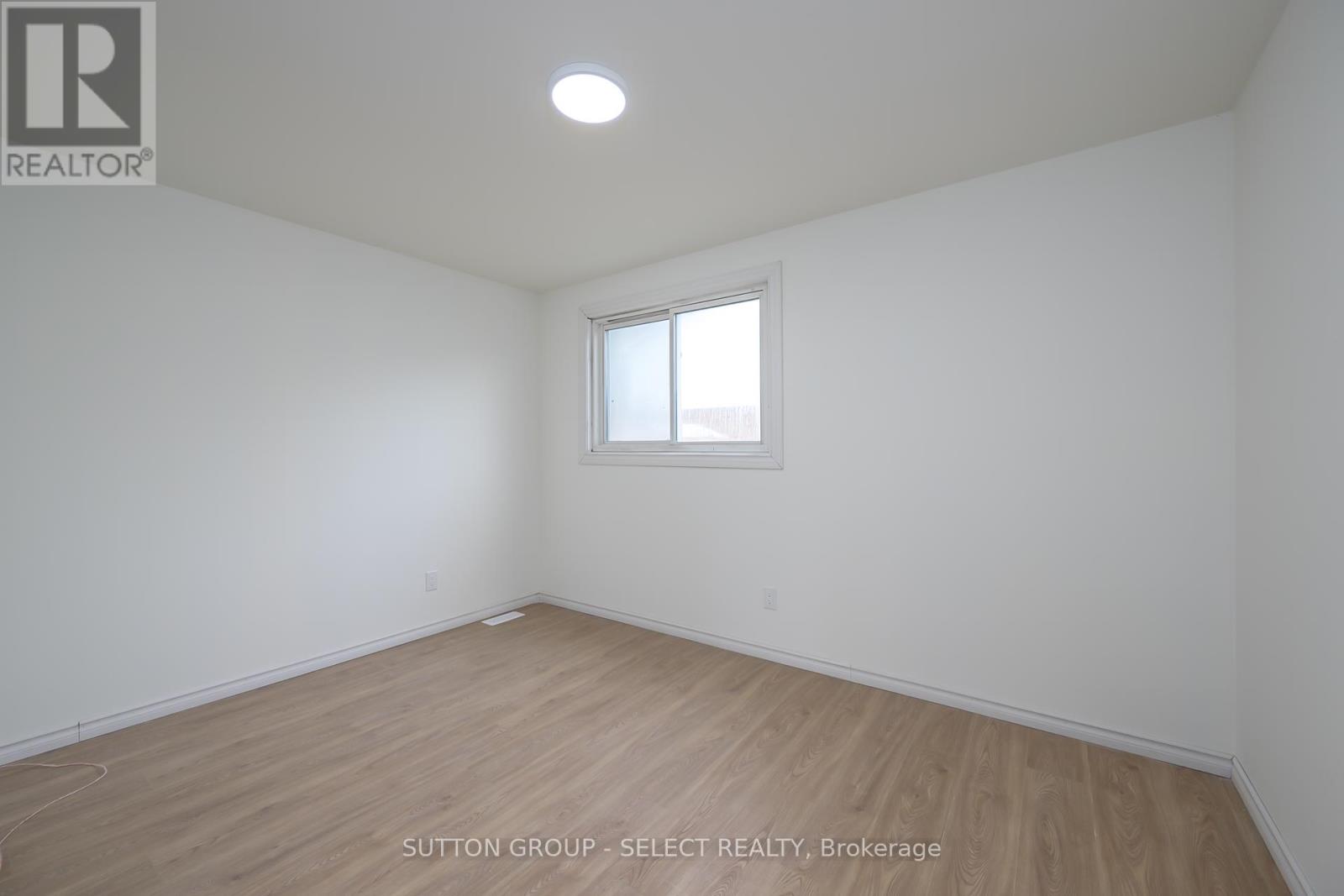 4 Aldersbrook Crescent, London North, Ontario  N6G 3R3 - Photo 12 - X12421502