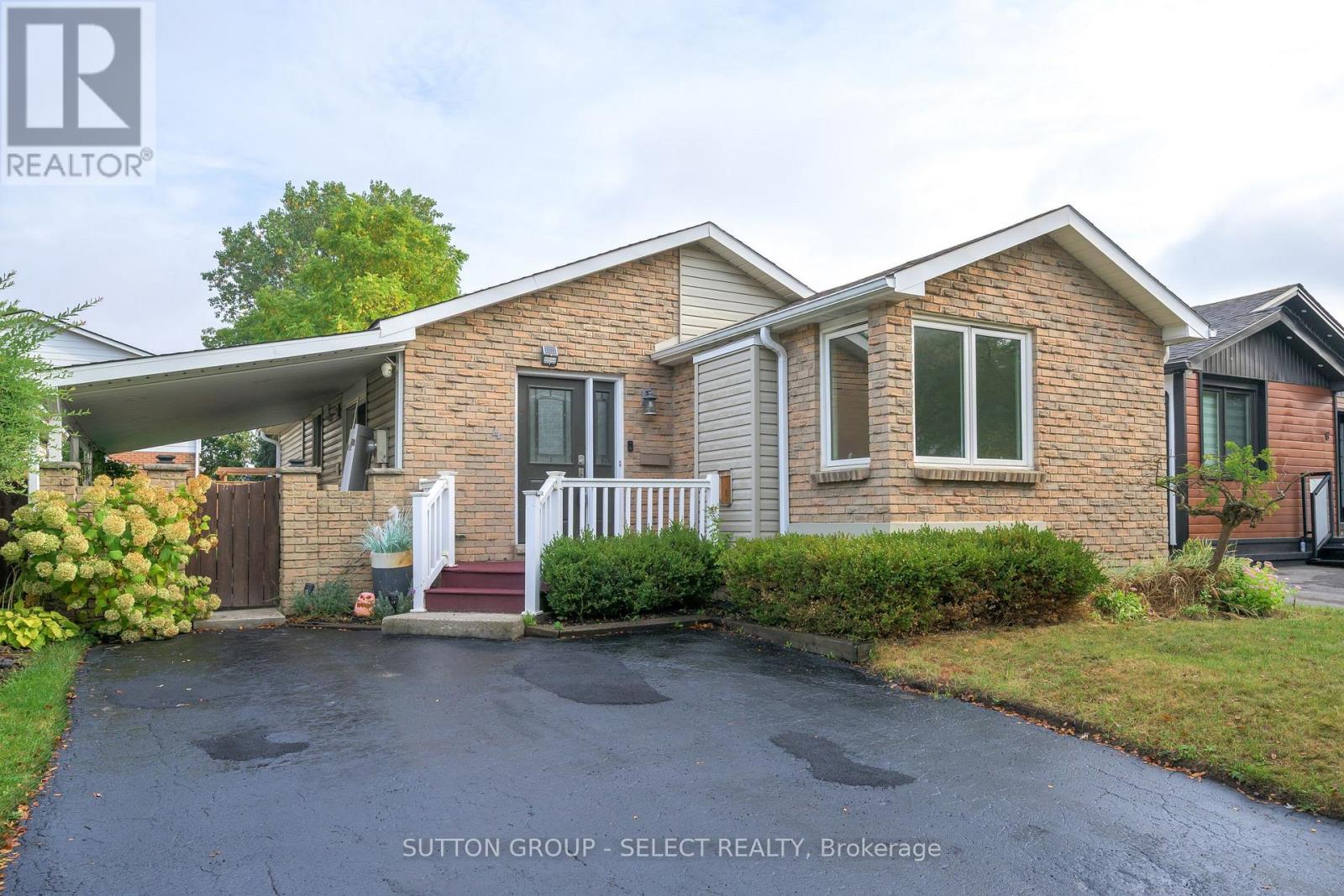 4 Aldersbrook Crescent, London North, Ontario  N6G 3R3 - Photo 2 - X12421502