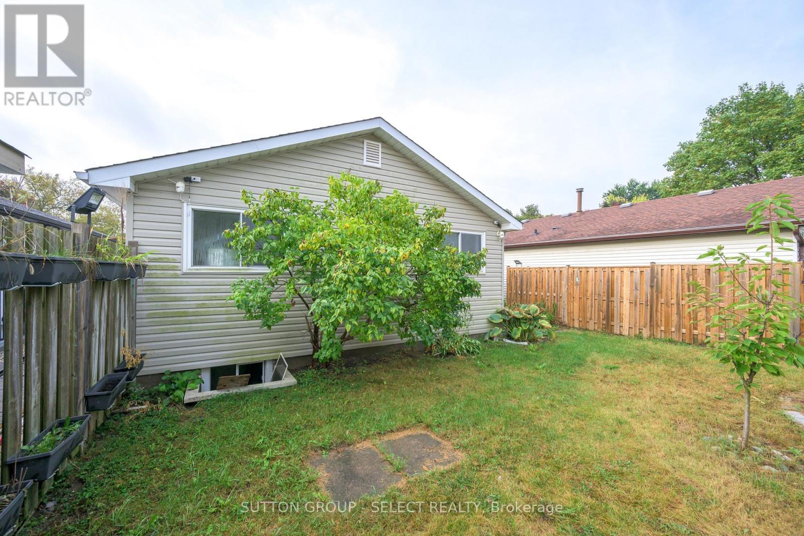 4 Aldersbrook Crescent, London North, Ontario  N6G 3R3 - Photo 28 - X12421502