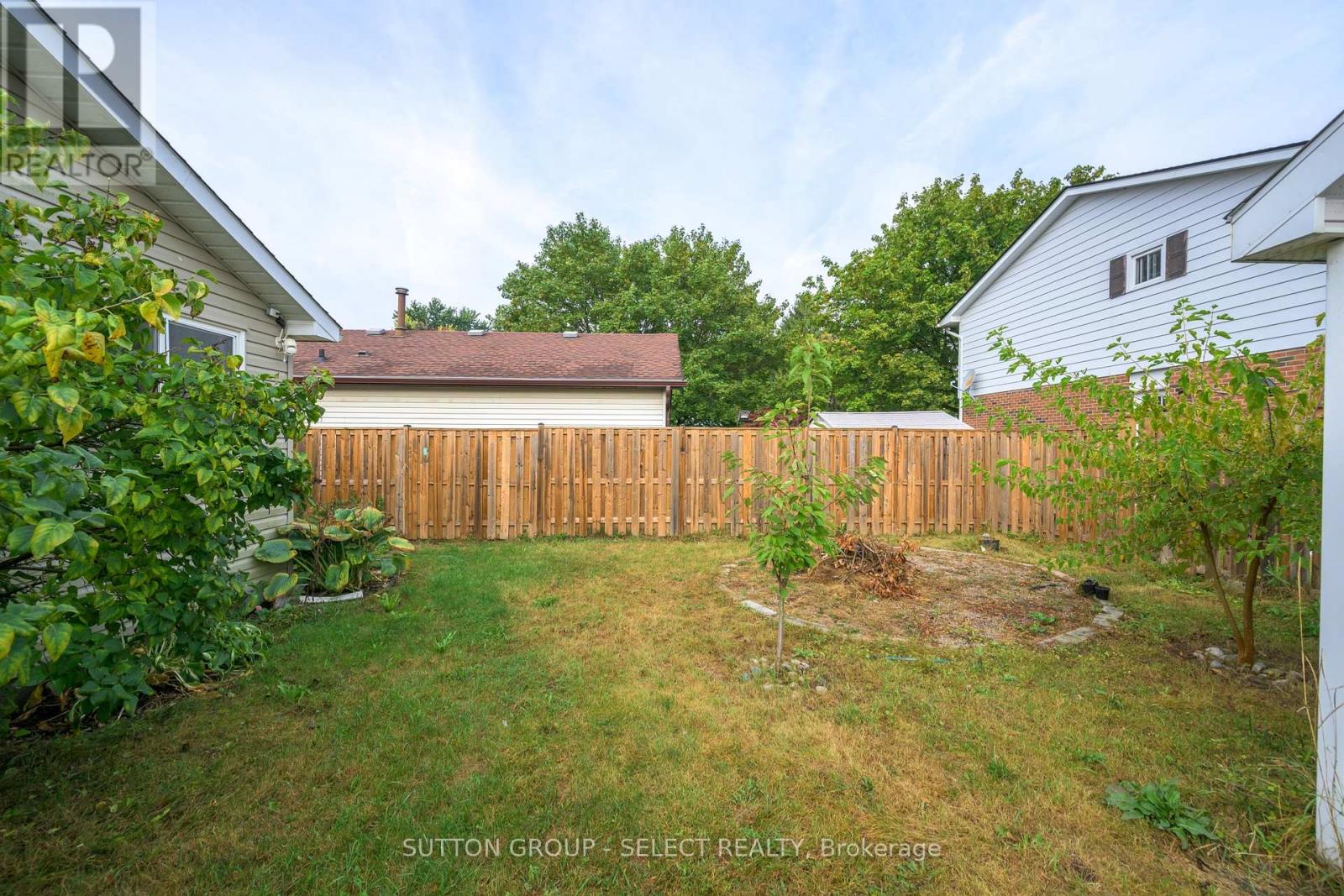4 Aldersbrook Crescent, London North, Ontario  N6G 3R3 - Photo 30 - X12421502