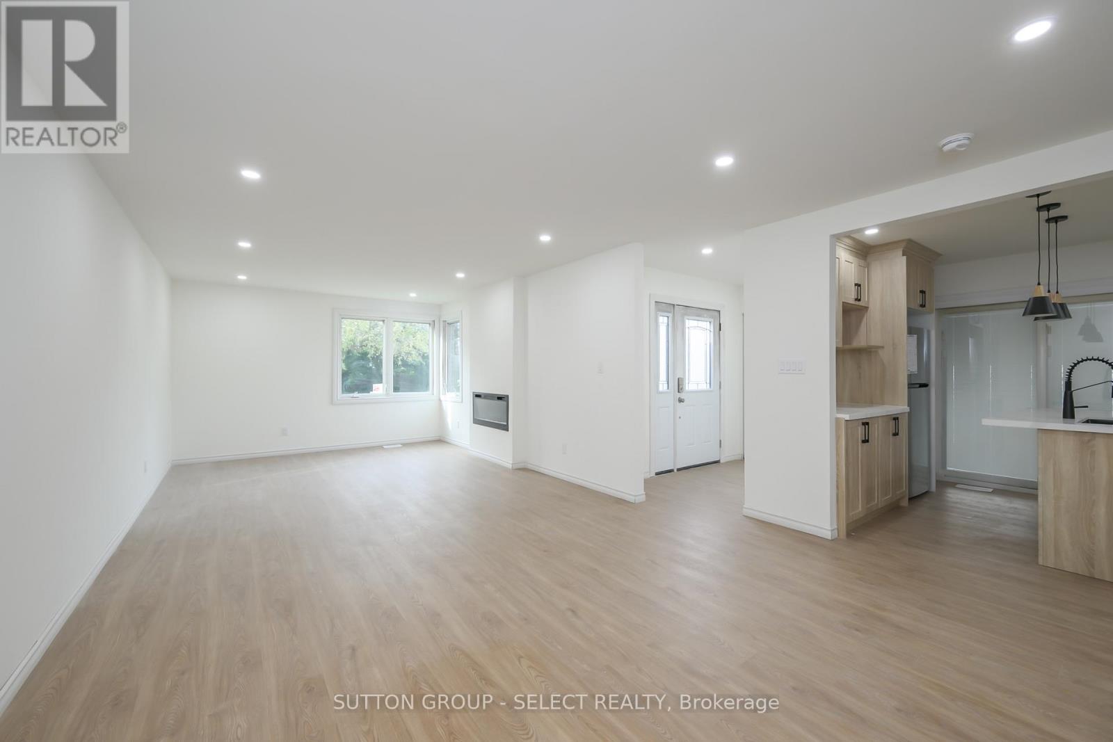 4 Aldersbrook Crescent, London North, Ontario  N6G 3R3 - Photo 4 - X12421502