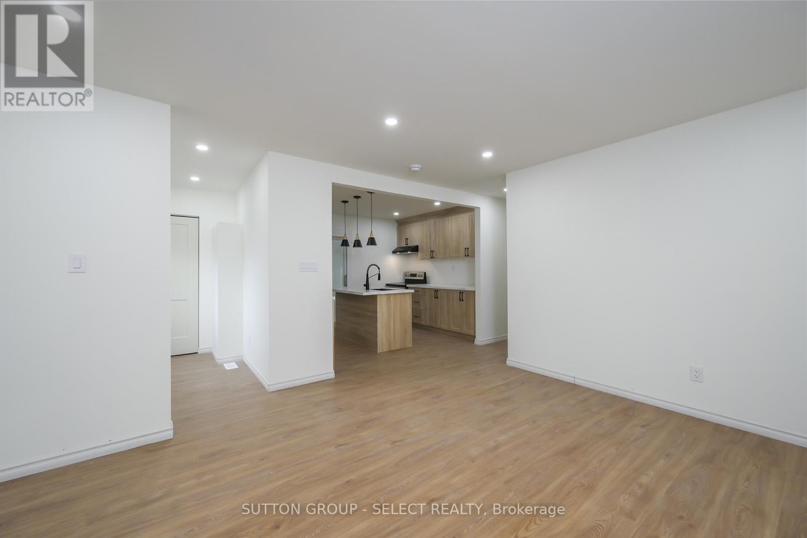 4 Aldersbrook Crescent, London North, Ontario  N6G 3R3 - Photo 6 - X12421502