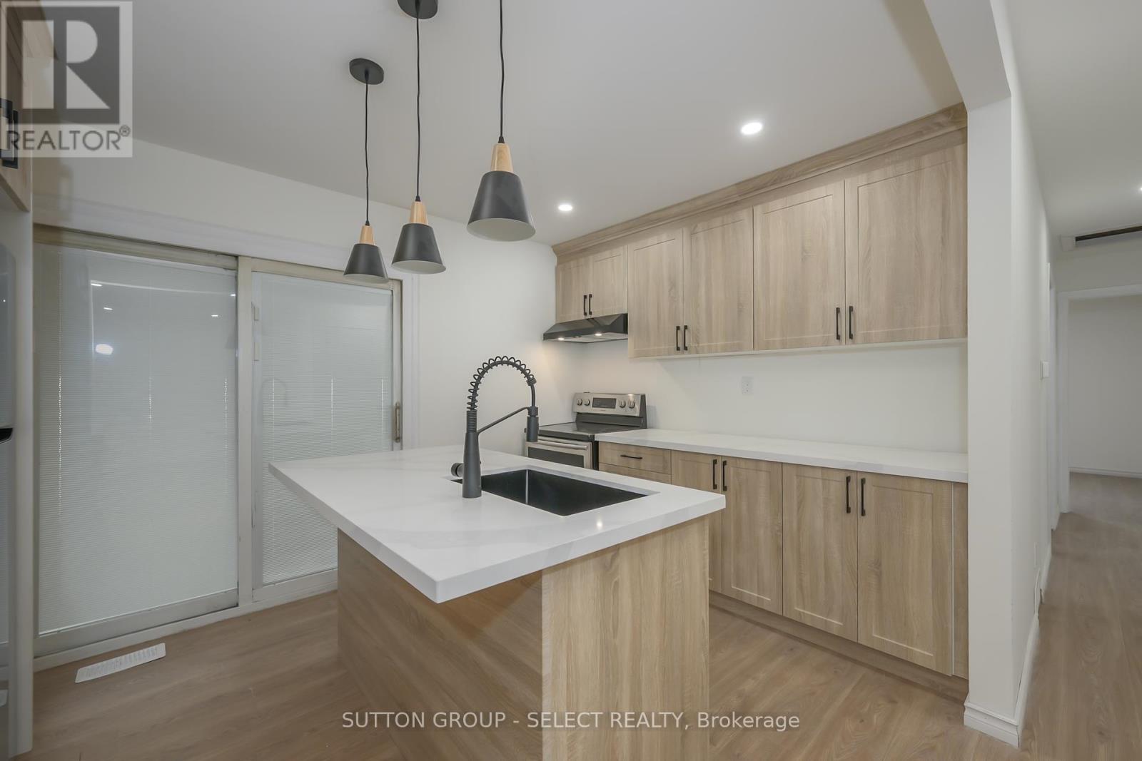 4 Aldersbrook Crescent, London North, Ontario  N6G 3R3 - Photo 9 - X12421502