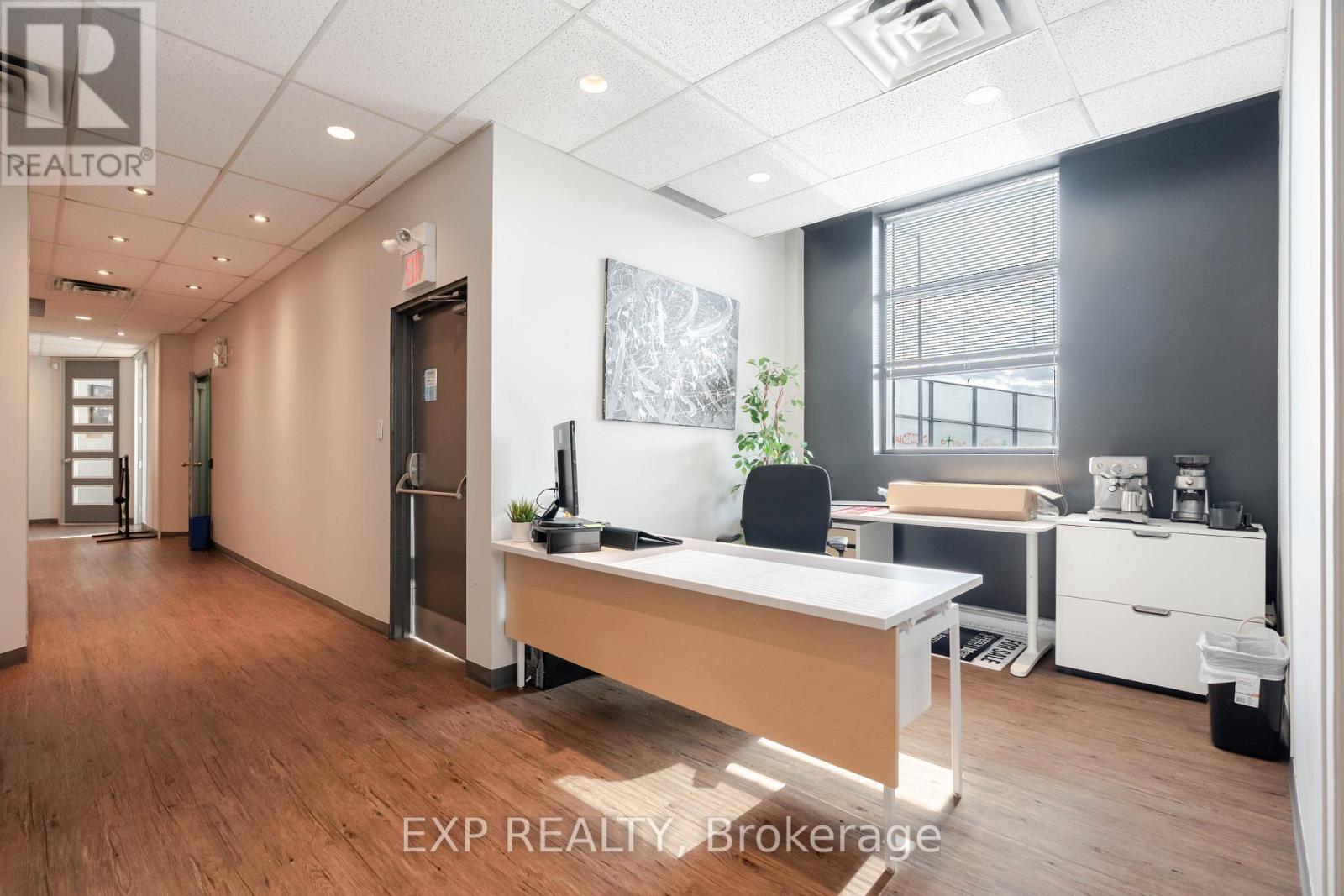 200 - 424 Catherine Street, Ottawa, Ontario  K1R 5T8 - Photo 4 - X12421493