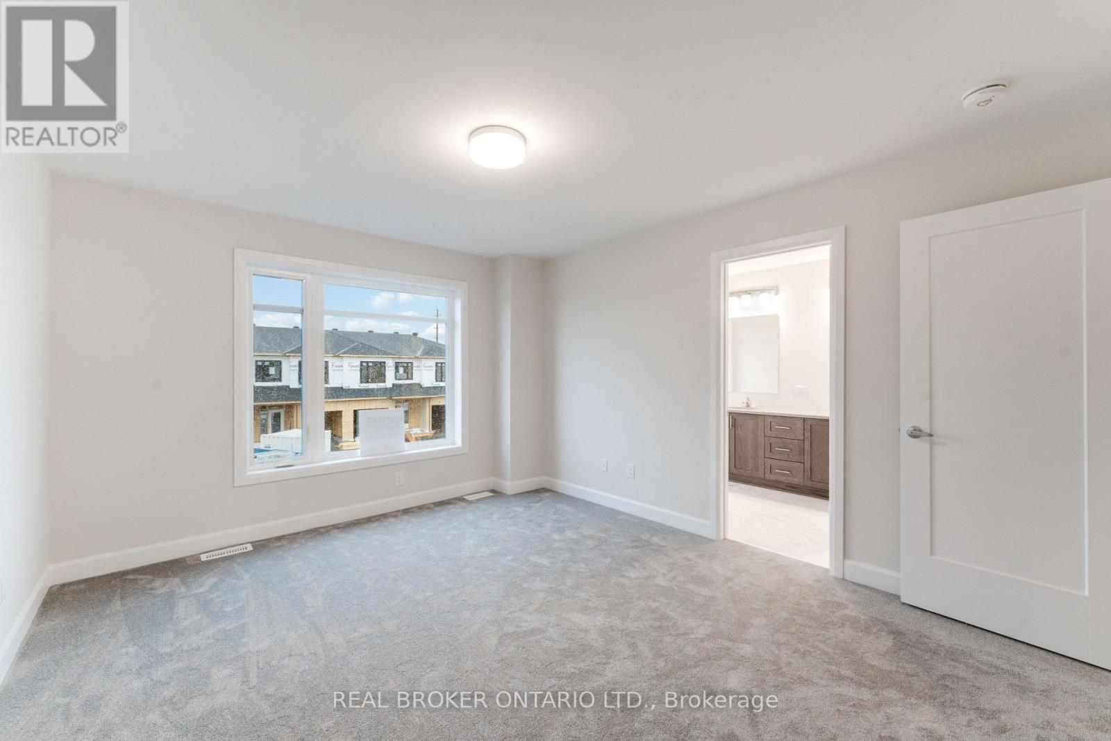 744 Maverick Crescent, Ottawa, Ontario  K2S 2X1 - Photo 12 - X12421494