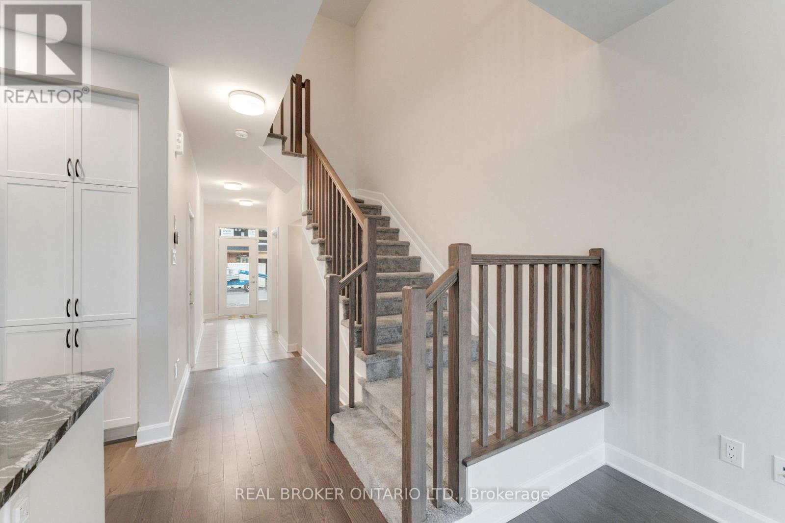 744 Maverick Crescent, Ottawa, Ontario  K2S 2X1 - Photo 2 - X12421494