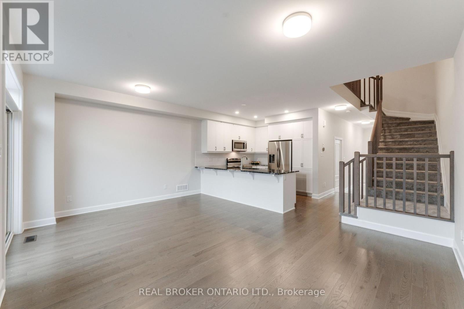744 Maverick Crescent, Ottawa, Ontario  K2S 2X1 - Photo 3 - X12421494