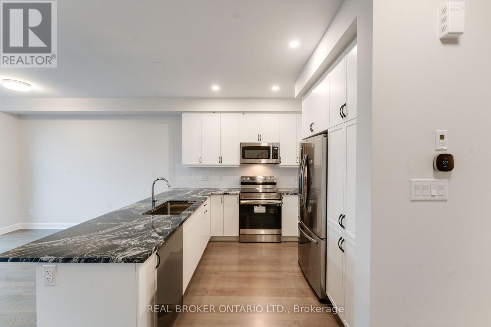 744 Maverick Crescent, Ottawa, Ontario  K2S 2X1 - Photo 5 - X12421494