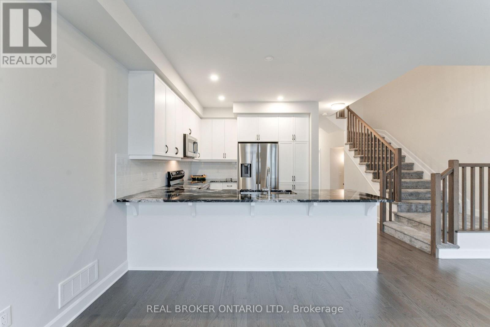 744 Maverick Crescent, Ottawa, Ontario  K2S 2X1 - Photo 6 - X12421494