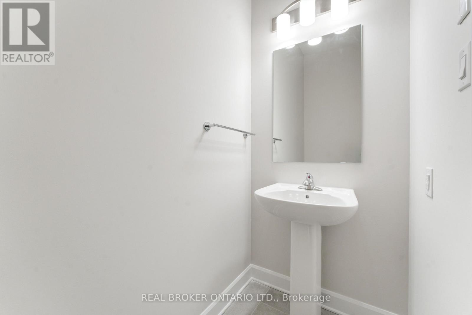 744 Maverick Crescent, Ottawa, Ontario  K2S 2X1 - Photo 9 - X12421494