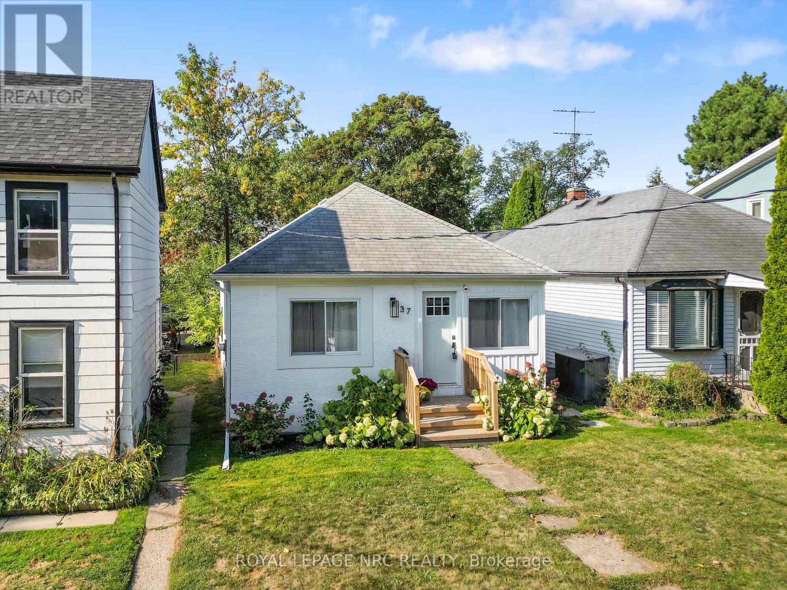 37 Lock Street, St. Catharines, Ontario  L2N 5B8 - Photo 5 - X12421470