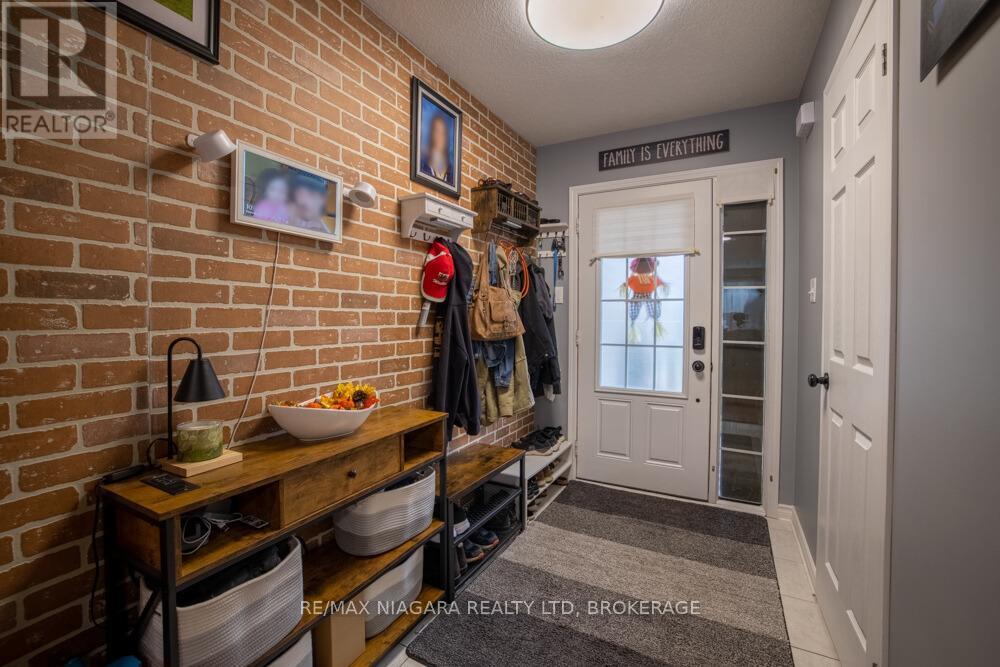 105 Bisset Avenue, Brantford, Ontario  N3T 0H4 - Photo 4 - X12421495