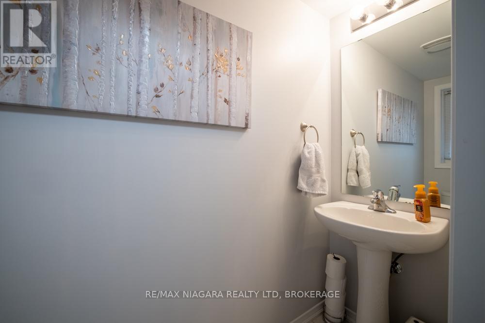 105 Bisset Avenue, Brantford, Ontario  N3T 0H4 - Photo 5 - X12421495