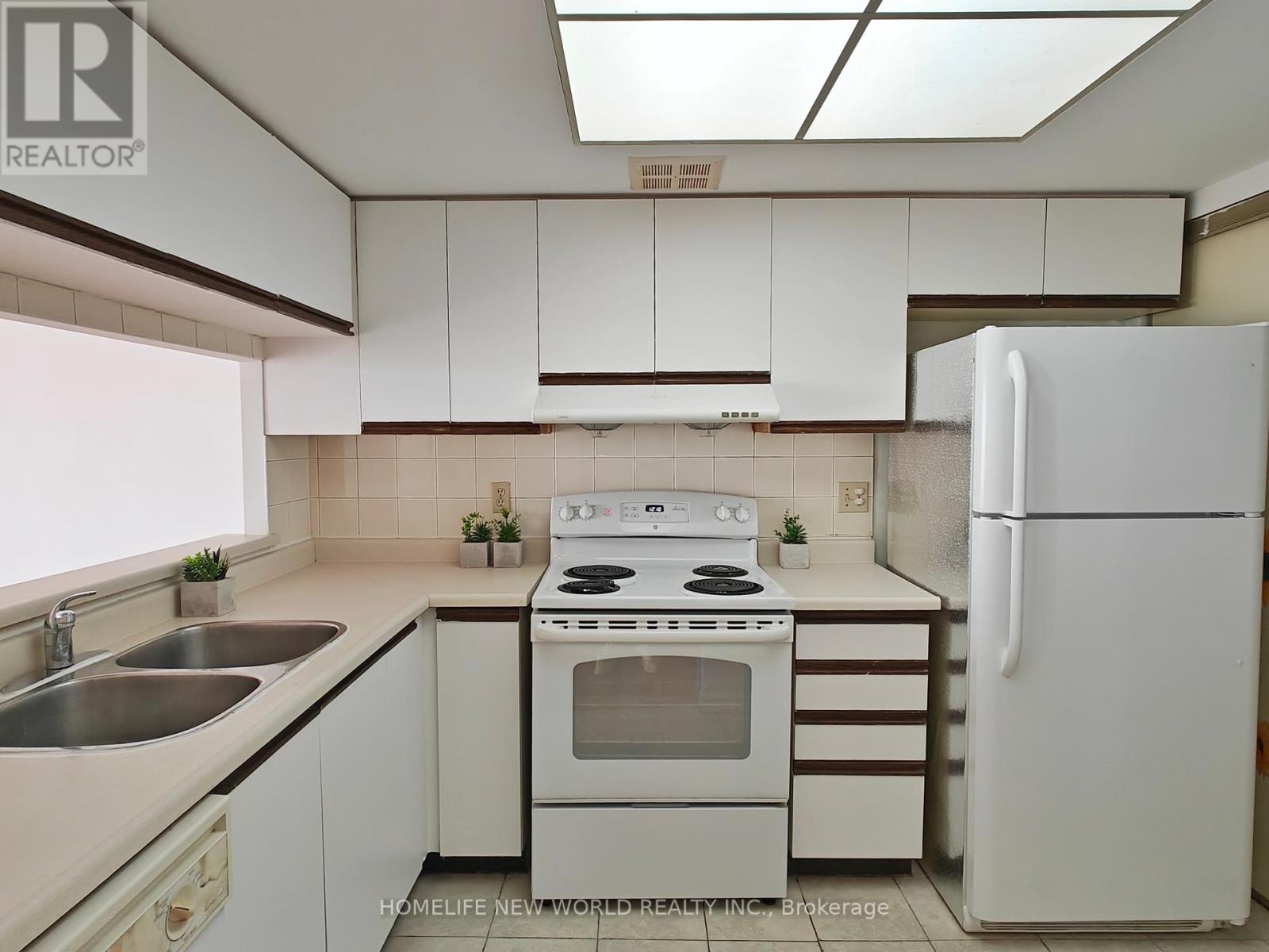 605 - 275 Bamburgh Circle, Toronto, Ontario  M1W 3X4 - Photo 2 - E12421266