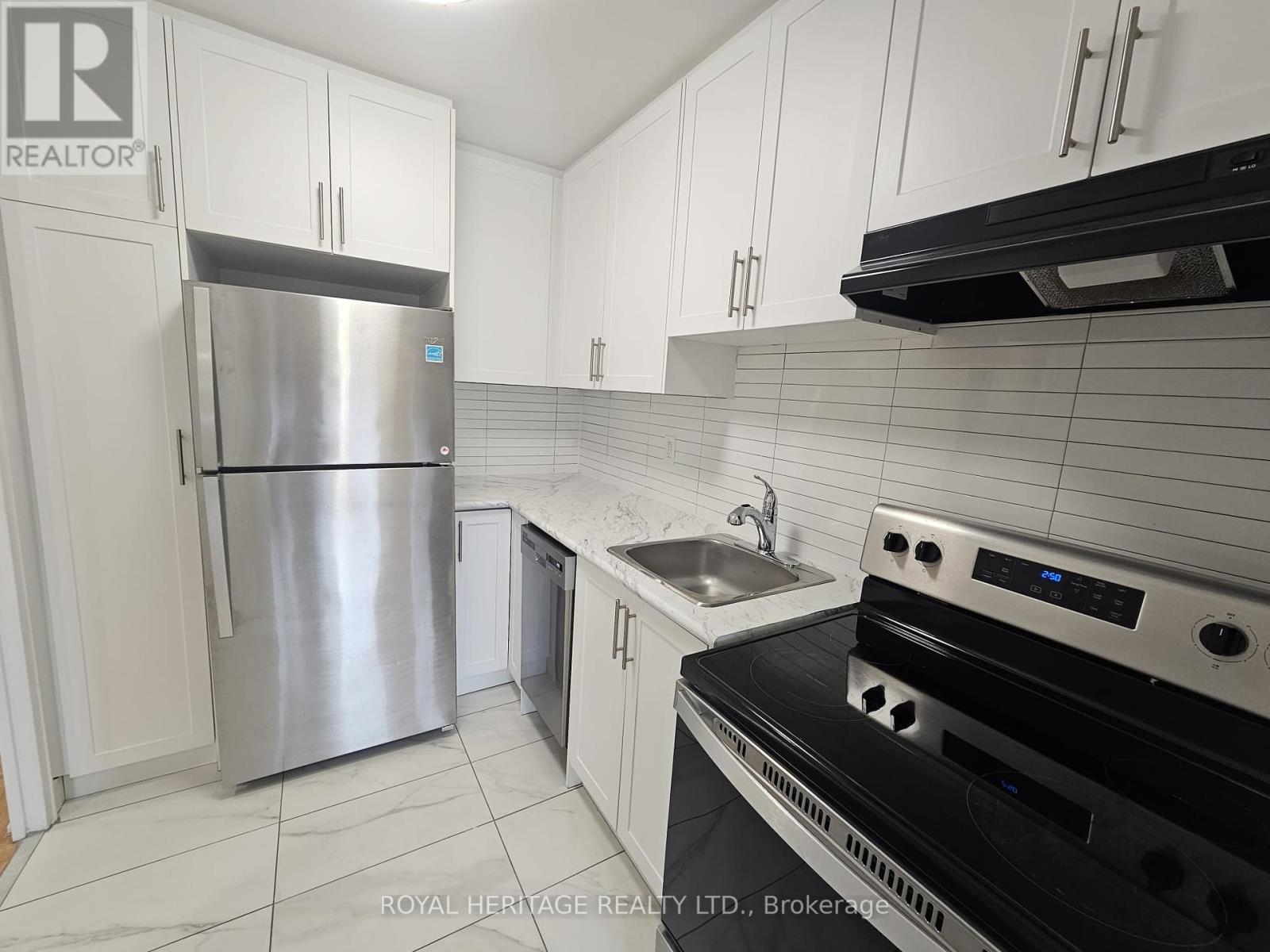 206 - 949 Simcoe Street N, Oshawa, Ontario  L1G 4W3 - Photo 1 - E12421428