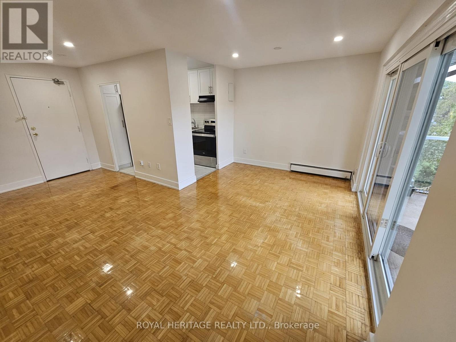 206 - 949 Simcoe Street N, Oshawa, Ontario  L1G 4W3 - Photo 3 - E12421428